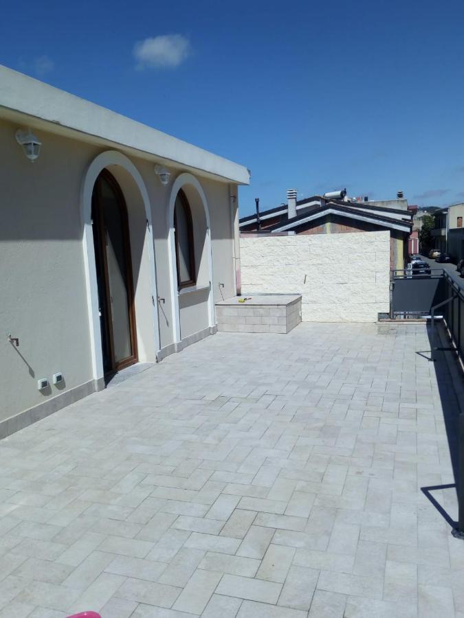 Luminoso Appartamento Con Terrazza......C.U......Q2483 Sìnnai Eksteriør bilde