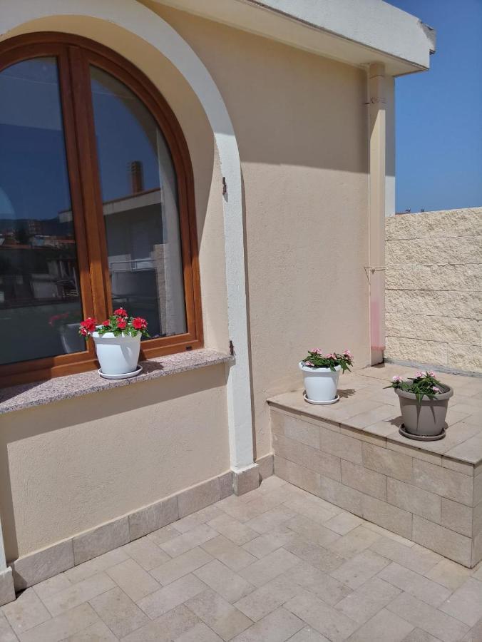 Luminoso Appartamento Con Terrazza......C.U......Q2483 Sìnnai Eksteriør bilde